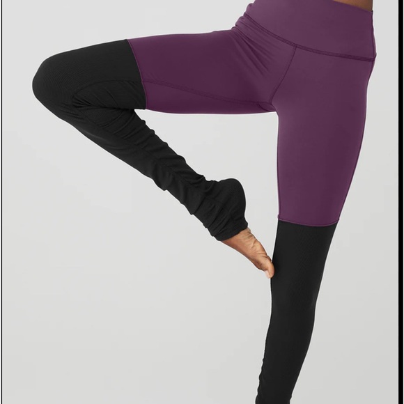 AIRBRUSH HIGH-WAIST GODDESS LEGGING - DARK PLUM/BLACK MEDIUM LIKE NEW - Picture 2 of 2